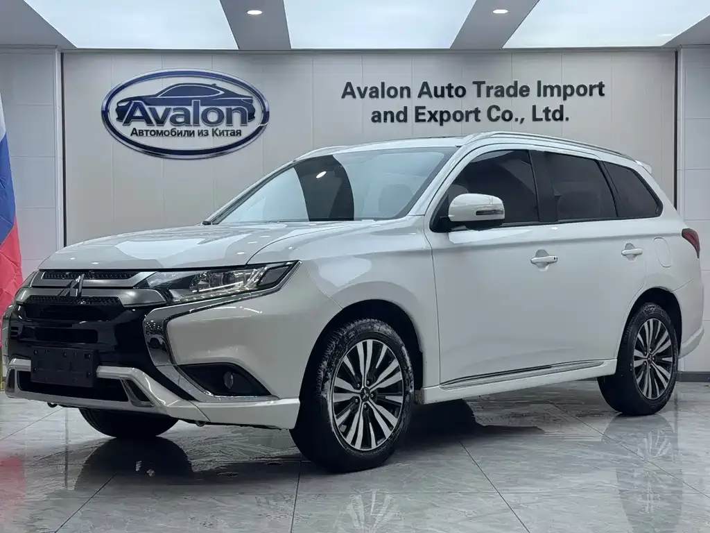 Mitsubishi Outlander — фото 1