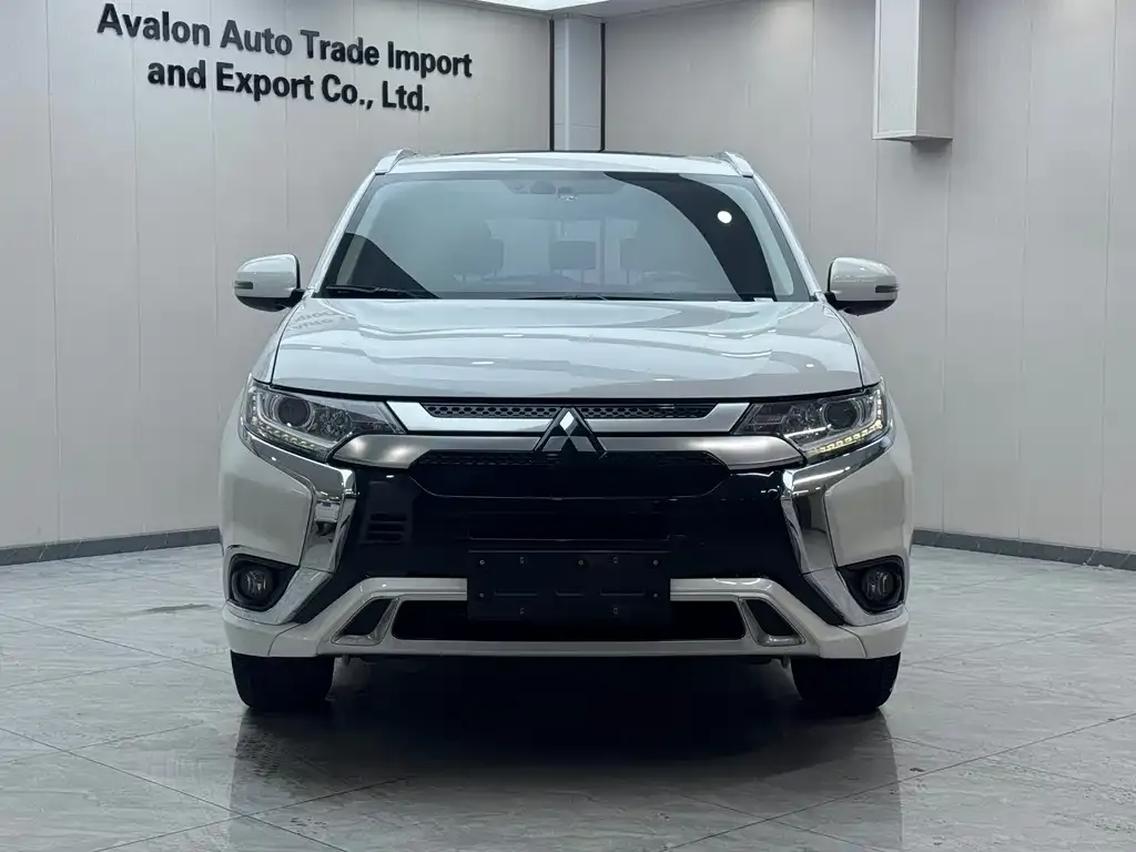 Mitsubishi Outlander — фото 3