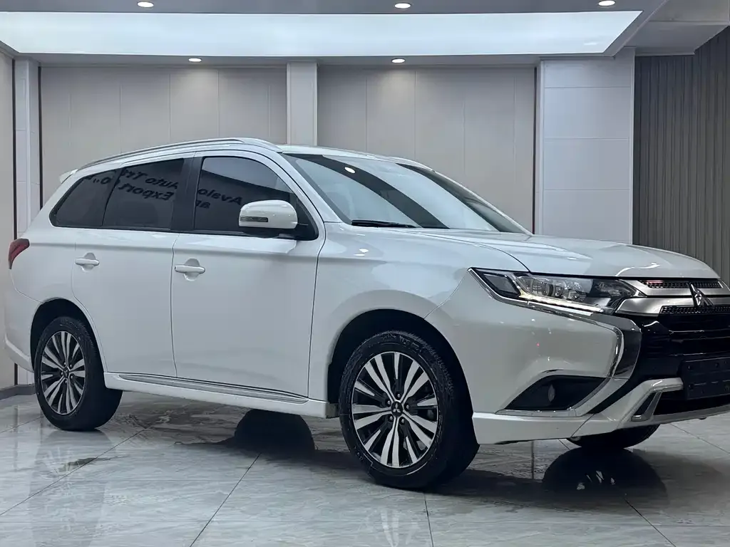 Mitsubishi Outlander — фото 7