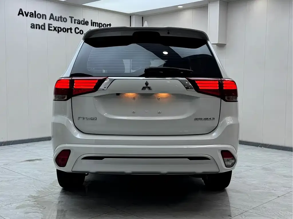 Mitsubishi Outlander — фото 5