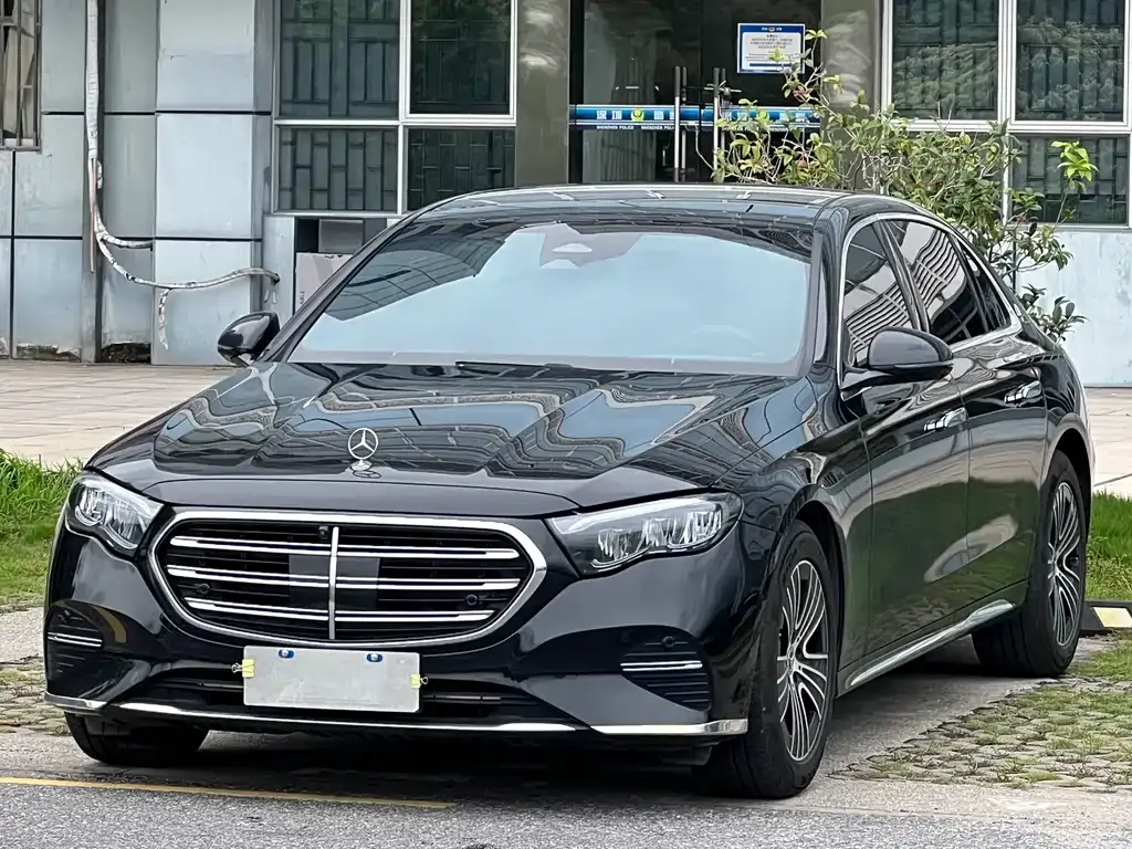 Mercedes-Benz E-Class — фото 1
