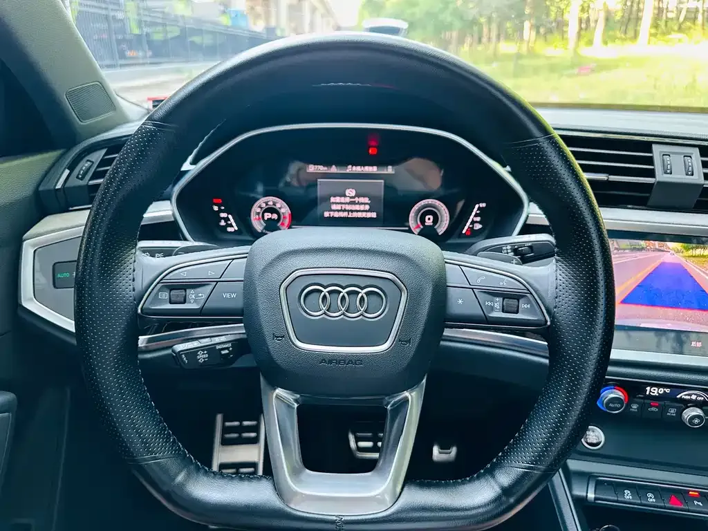Audi Q3 — фото 3