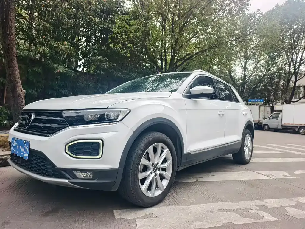 Volkswagen T-Roc — фото 1