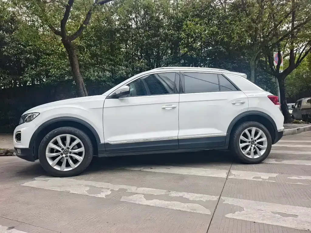 Volkswagen T-Roc — фото 8