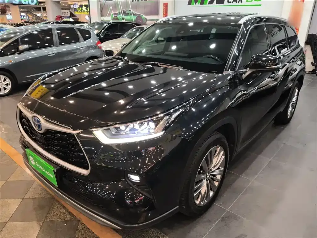 Toyota Highlander — фото 1