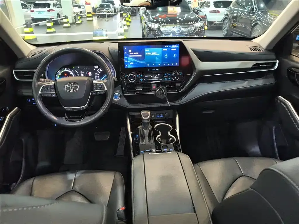 Toyota Highlander — фото 10