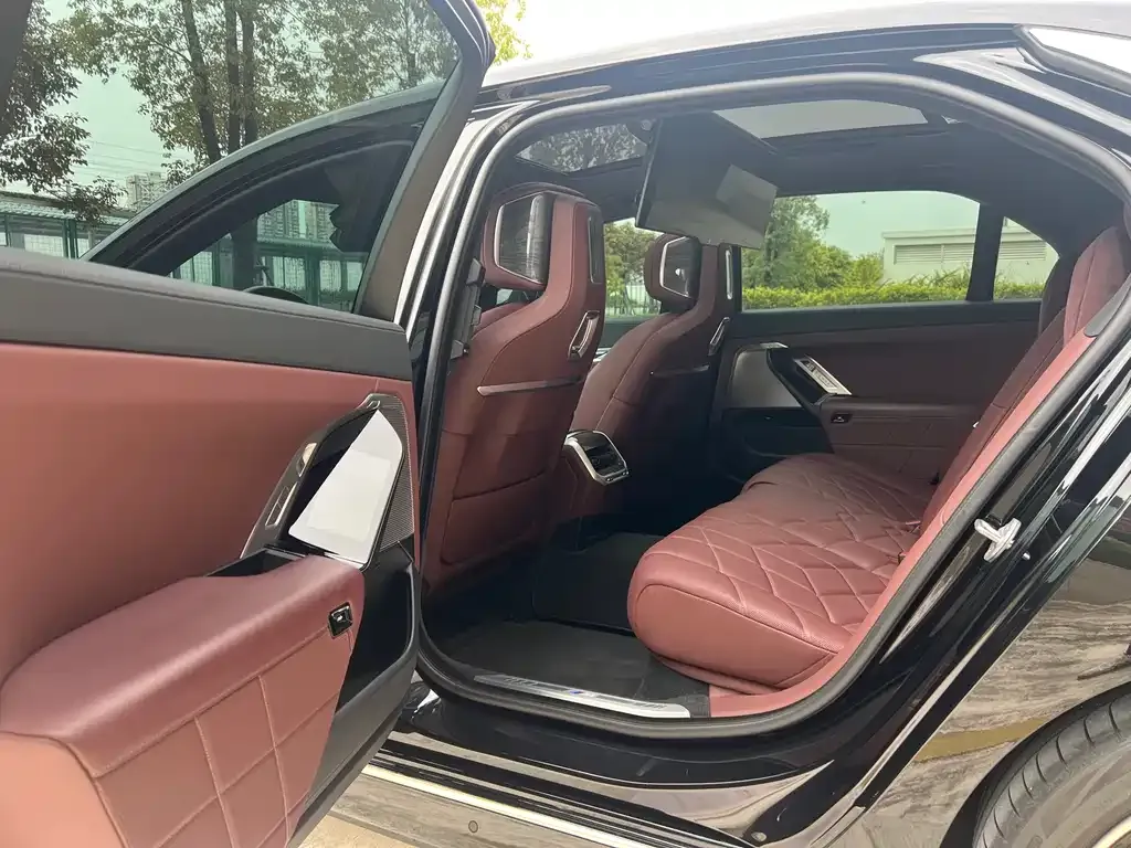 BMW i7 2023 из CN, фото 5