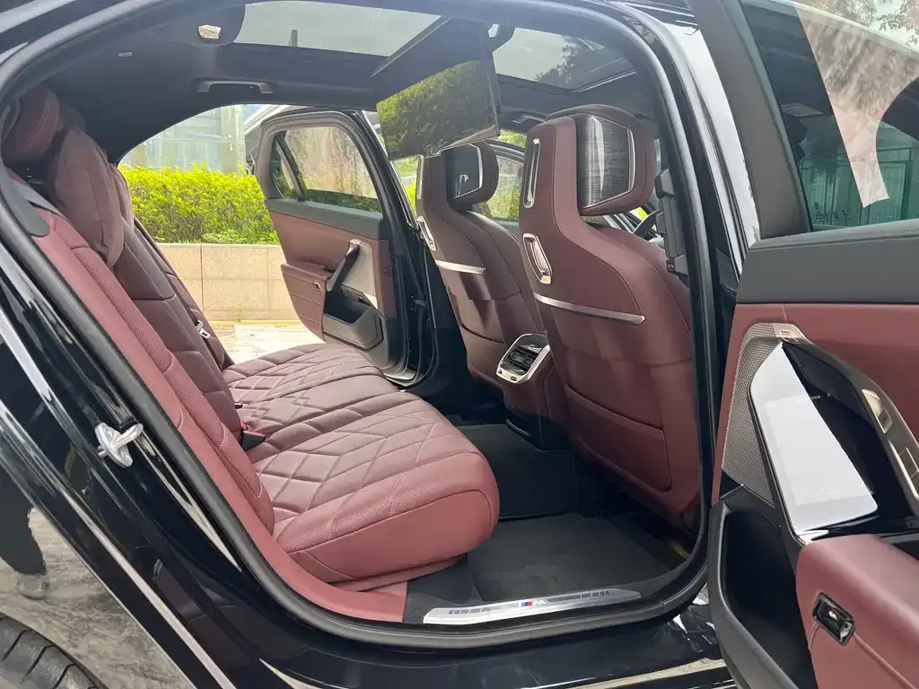 BMW i7 2023 из CN, фото 9