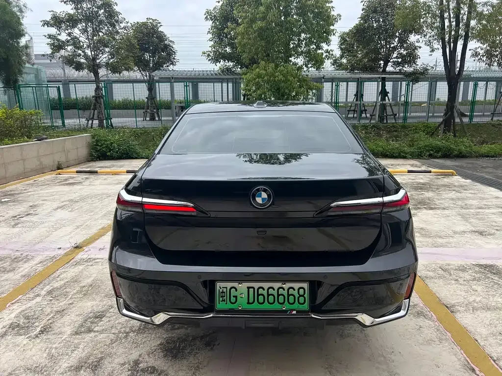 BMW i7 2023 из CN, фото 7