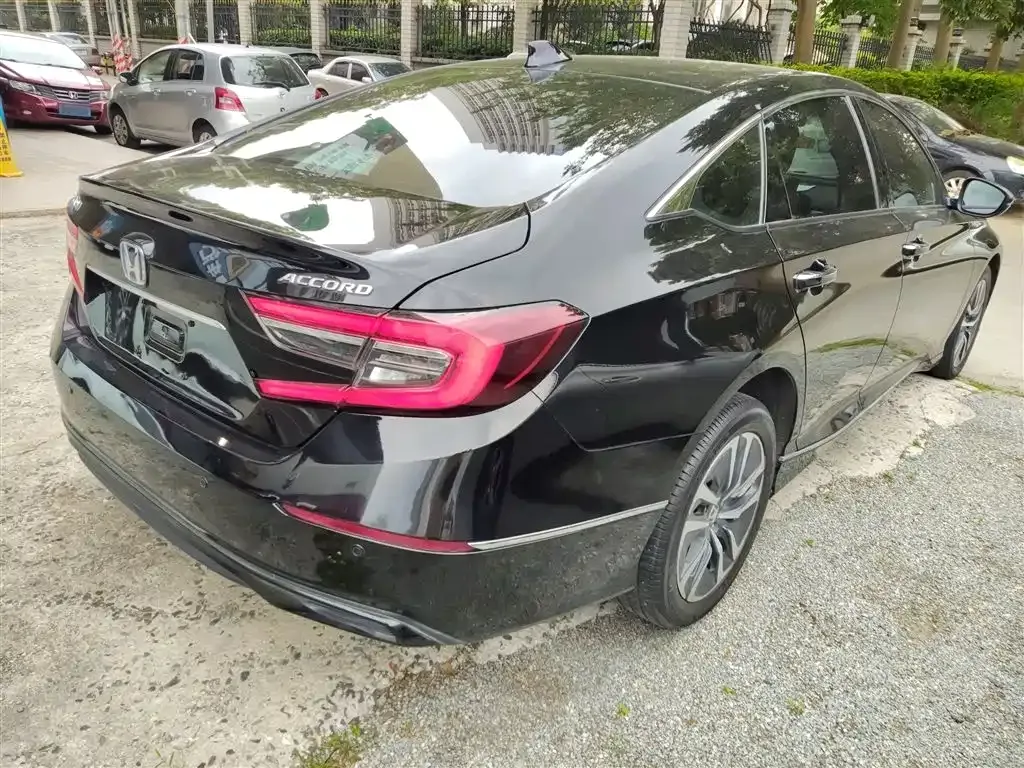 Honda Accord — фото 10