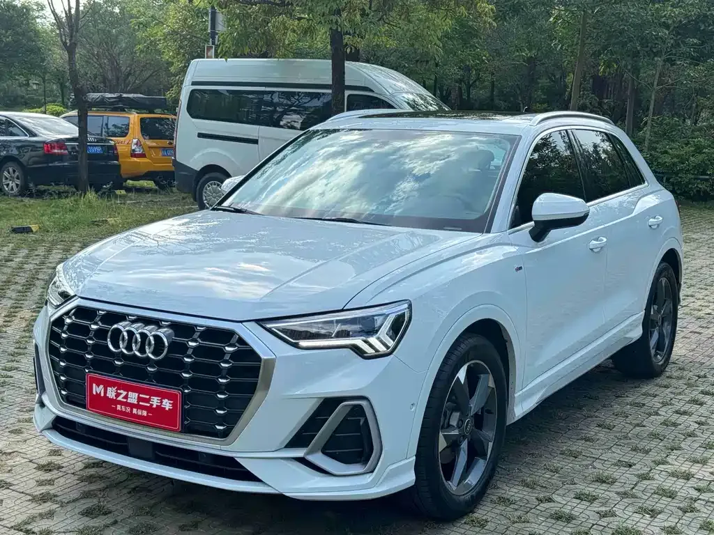Audi Q3 — фото 1