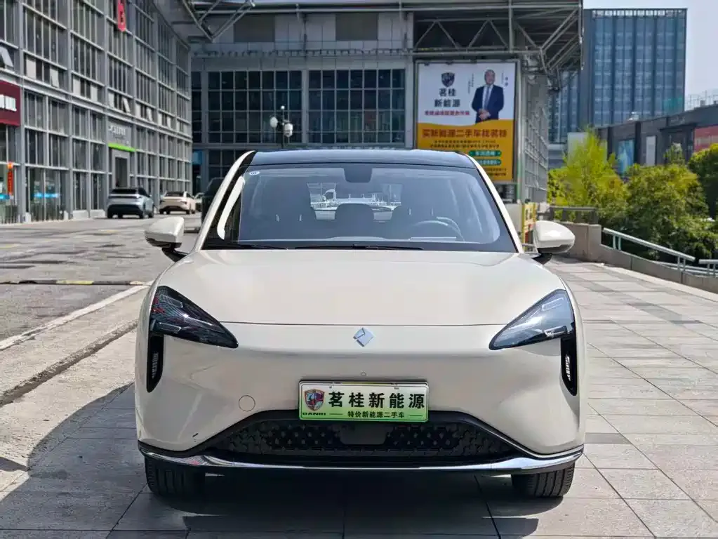 Baojun E6