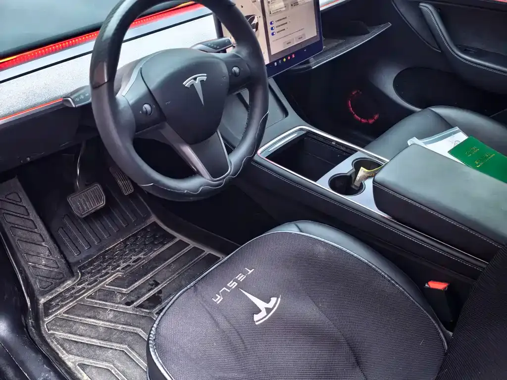 Tesla Model Y — фото 4