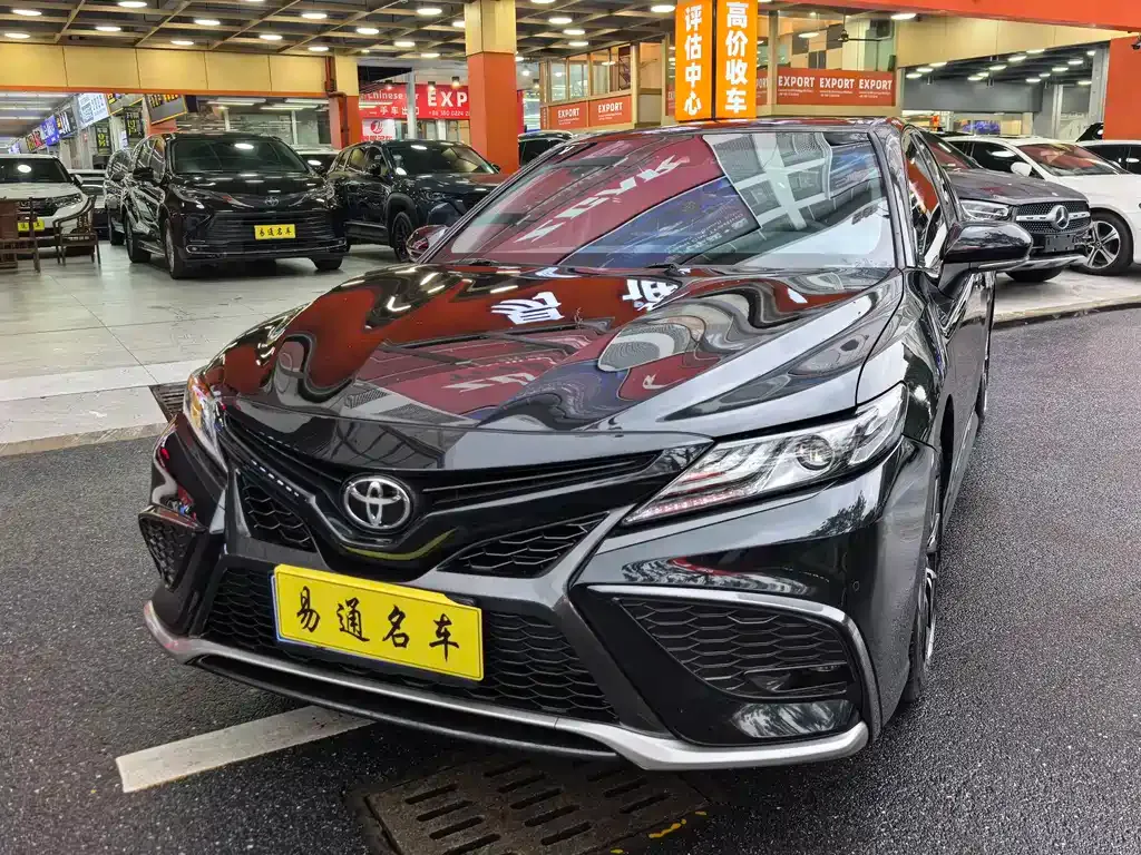 Toyota Camry — фото 4