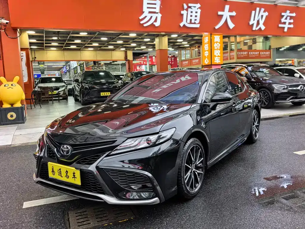 Toyota Camry — фото 10