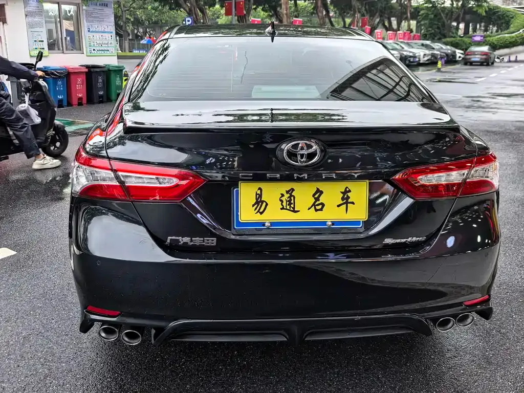 Toyota Camry — фото 3
