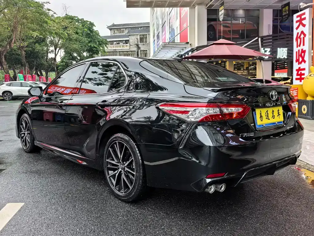 Toyota Camry — фото 8