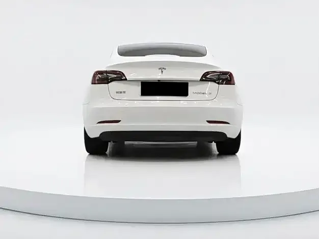 Tesla Model 3 — фото 8