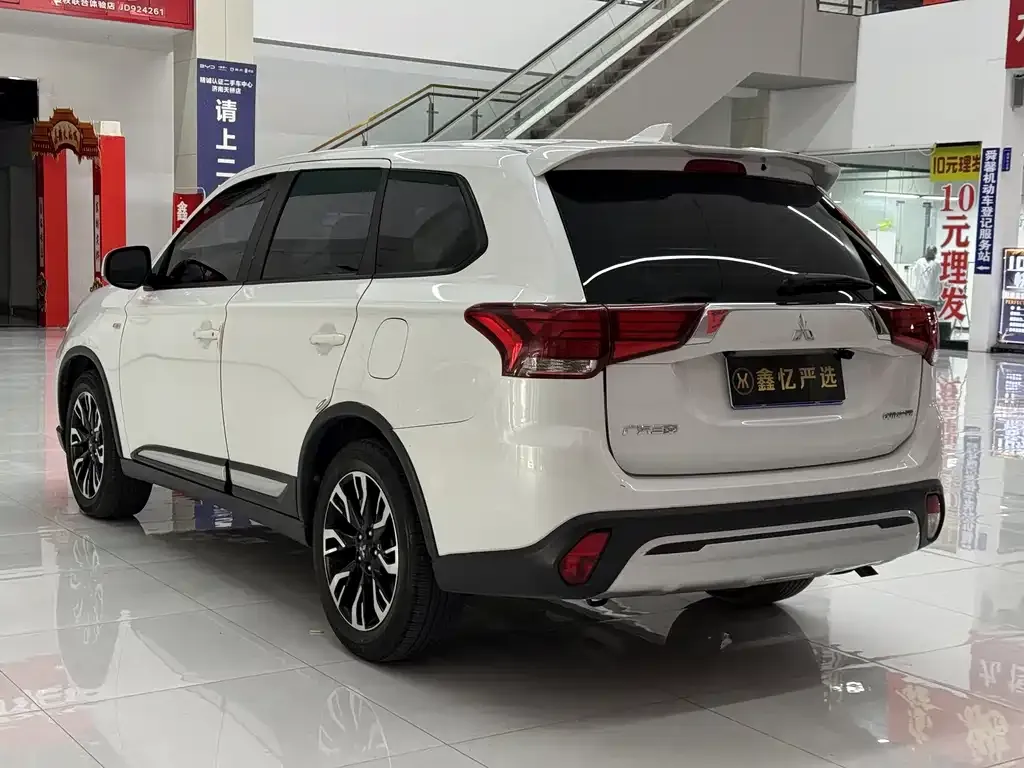 Mitsubishi Outlander 2021 из CN, фото 5