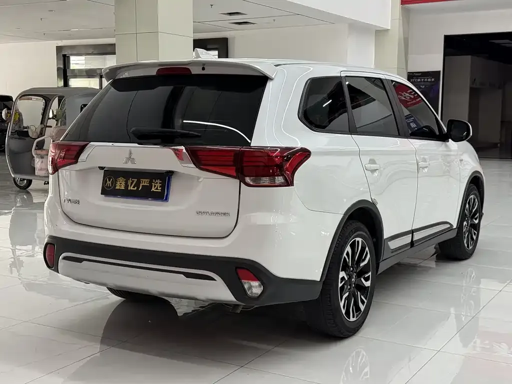 Mitsubishi Outlander 2021 из CN, фото 10