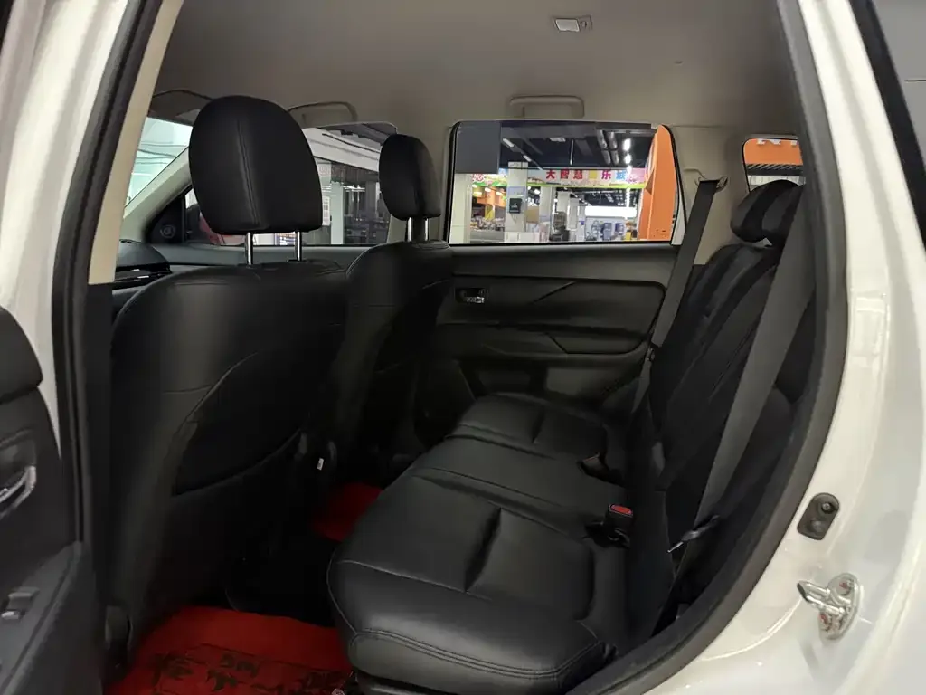 Mitsubishi Outlander 2021 из CN, фото 8