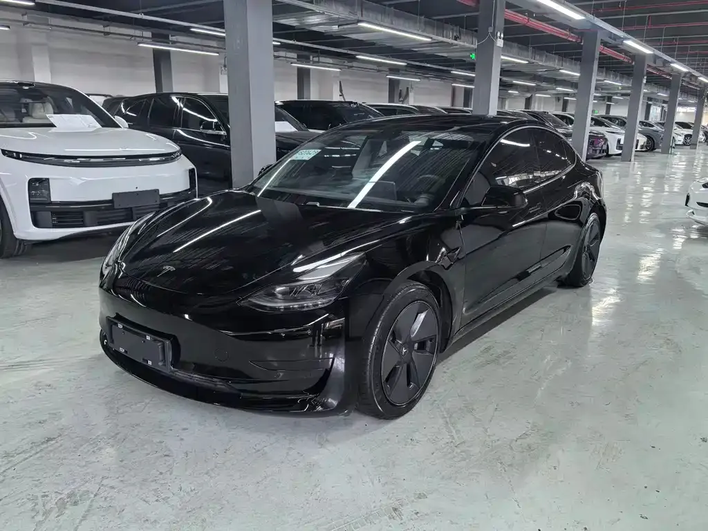 Tesla Model 3 — фото 1