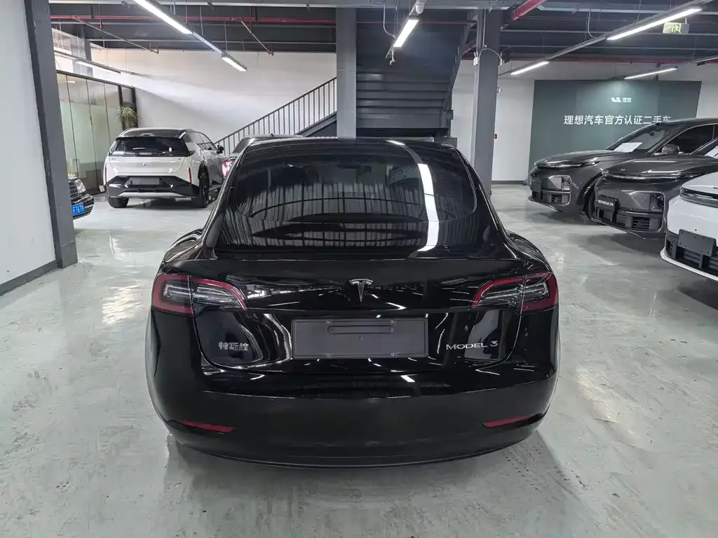 Tesla Model 3 — фото 3
