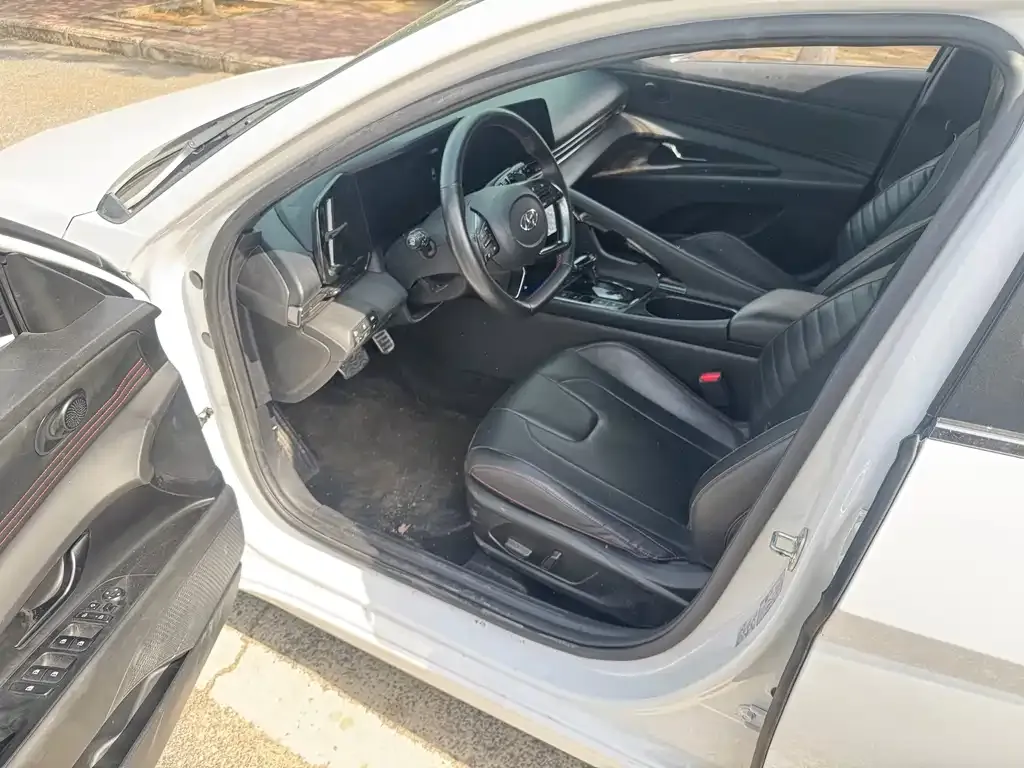 Hyundai Elantra — фото 2