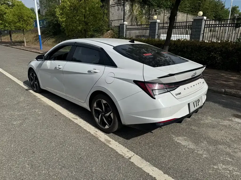Hyundai Elantra — фото 5