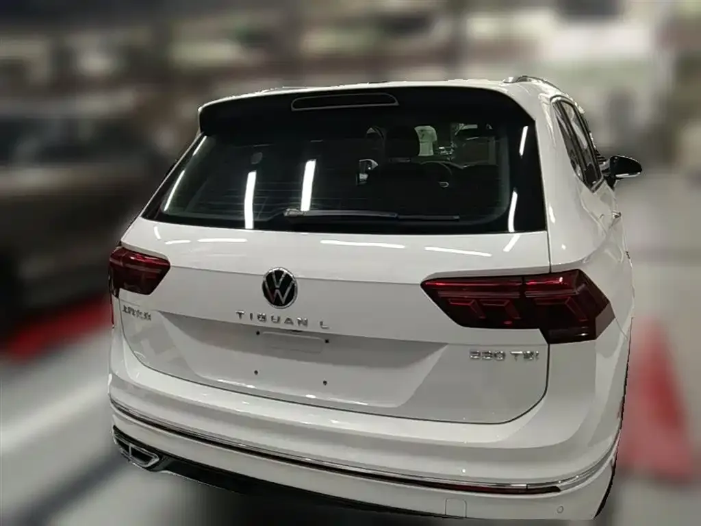 Volkswagen Tiguan L — фото 4