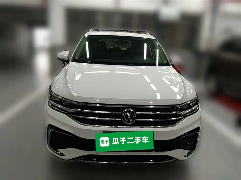 Volkswagen Tiguan L — фото 2