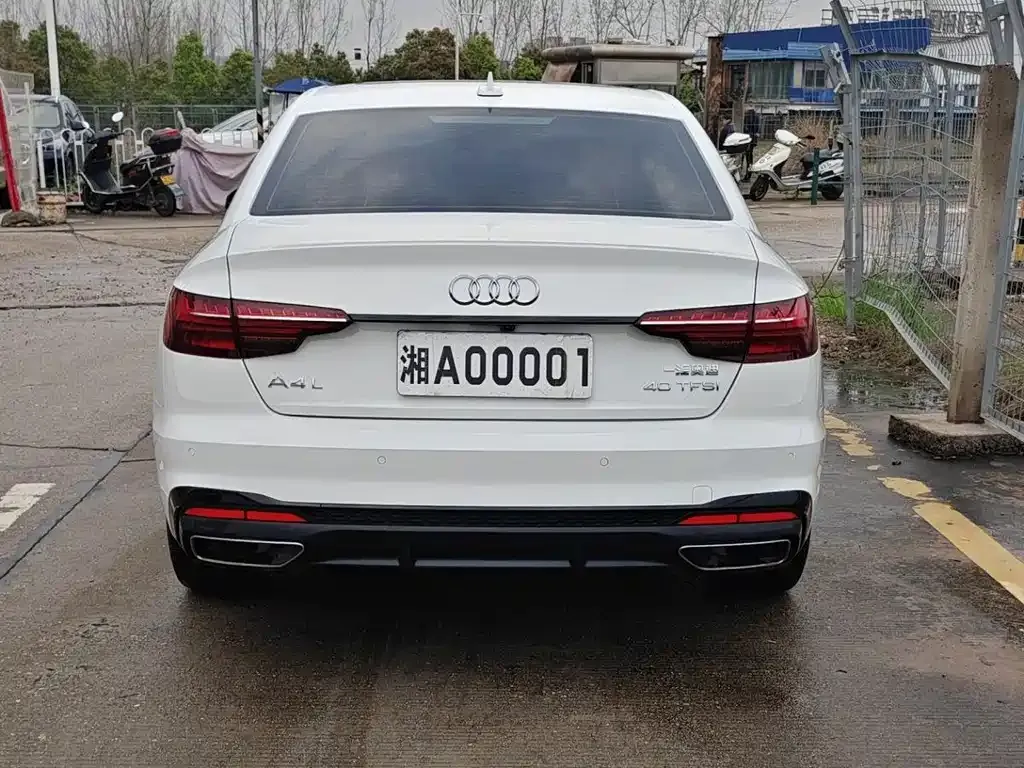 Audi A4L 2023 из CN, фото 4