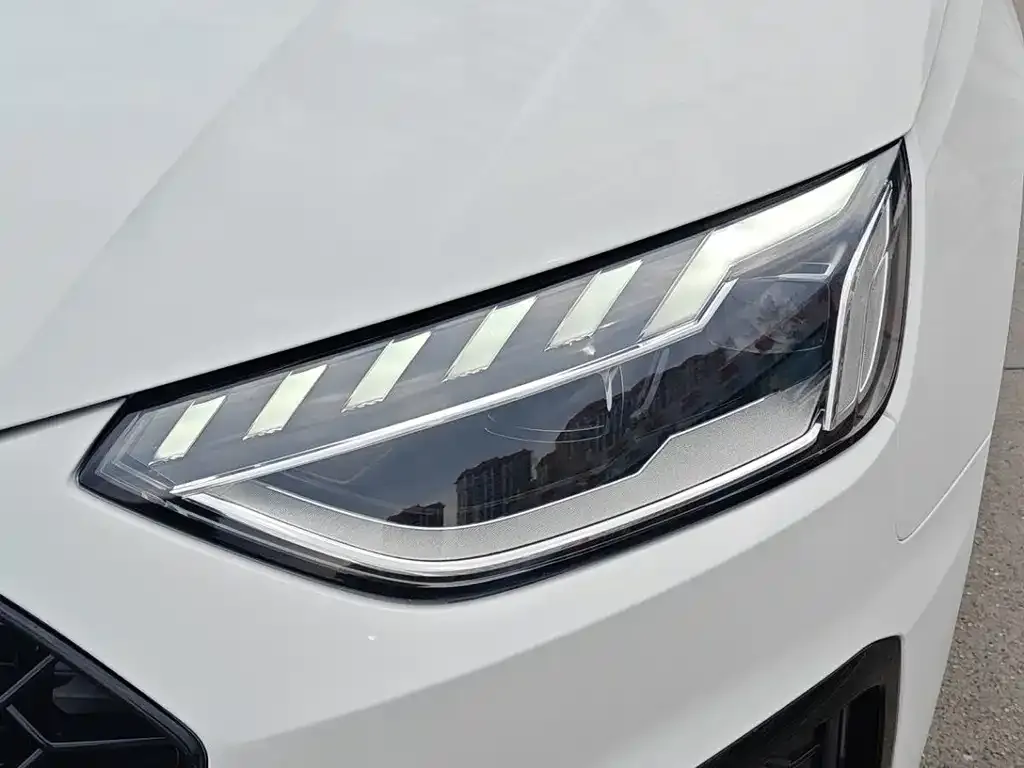 Audi A4L 2023 из CN, фото 7