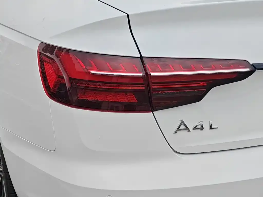 Audi A4L 2023 из CN, фото 5