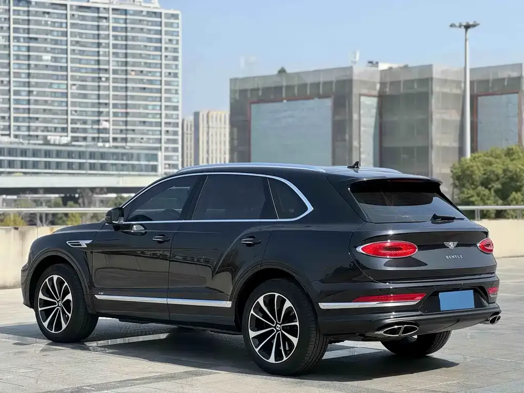 Bentley Bentayga 2022 из CN, фото 8