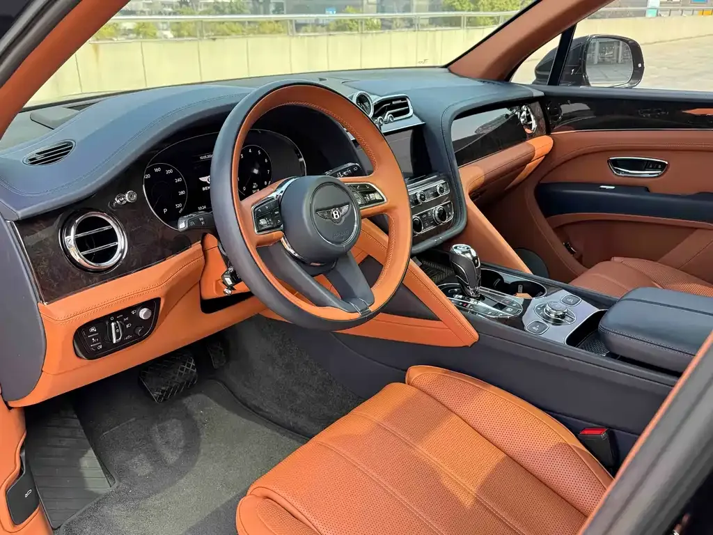 Bentley Bentayga 2022 из CN, фото 7