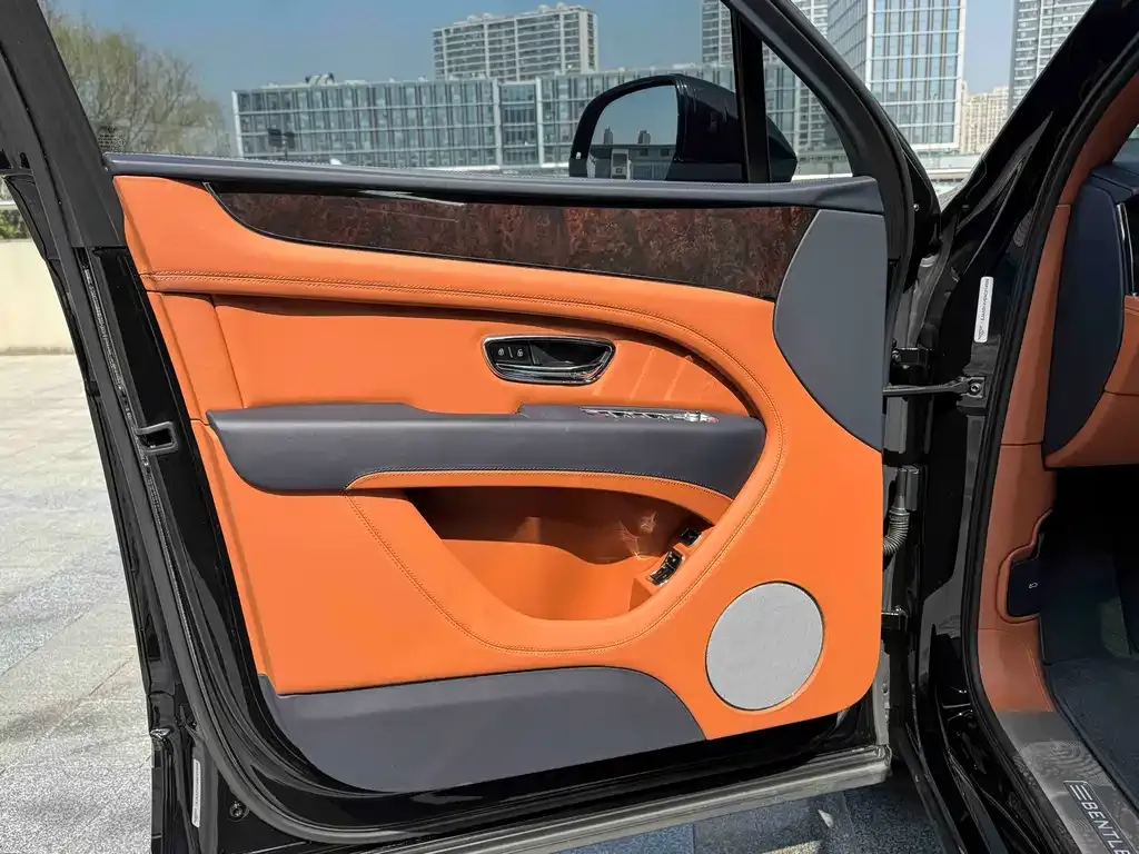 Bentley Bentayga 2022 из CN, фото 10