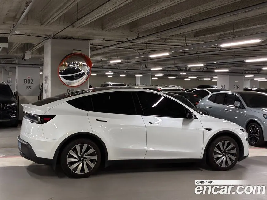 Tesla Model Y — фото 10