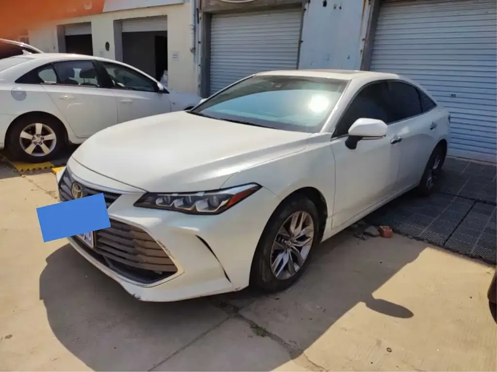 Toyota Avalon — фото 1