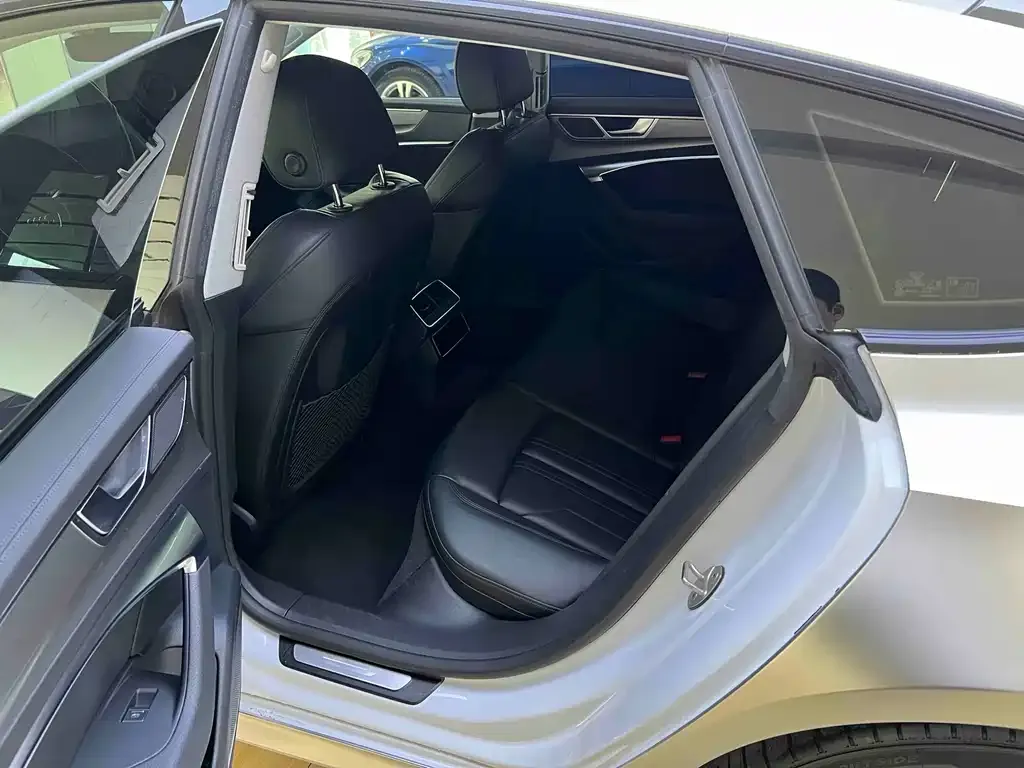 Audi A7 2022 из CN, фото 5