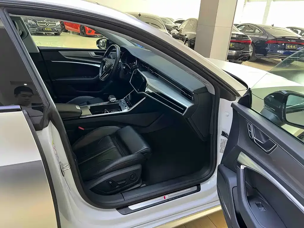 Audi A7 2022 из CN, фото 4