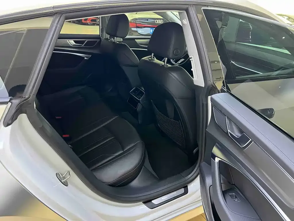 Audi A7 2022 из CN, фото 8