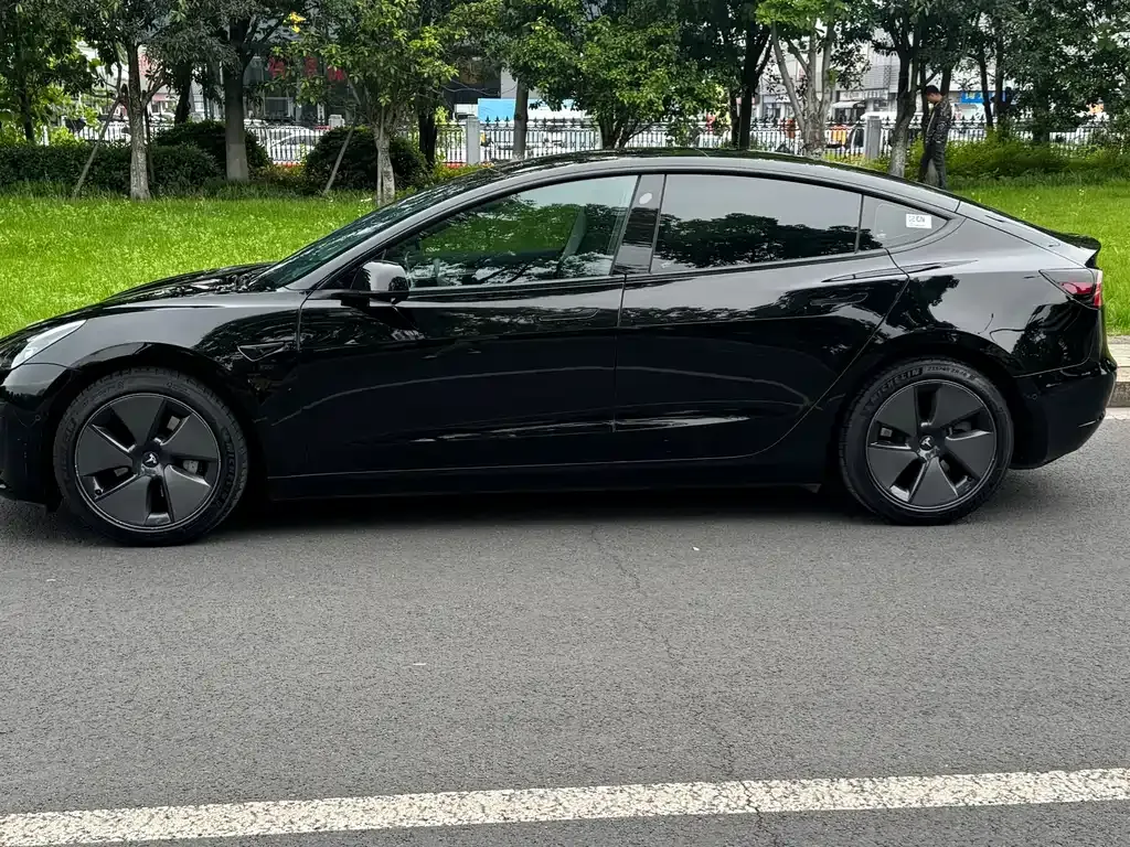 Tesla Model 3 — фото 9