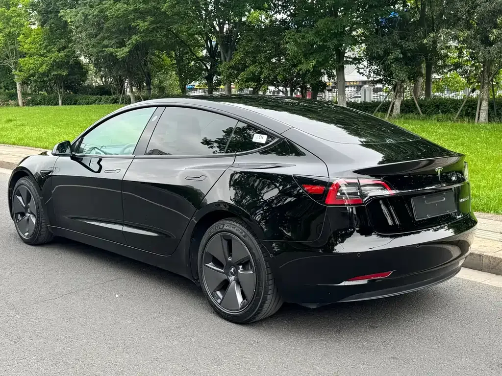 Tesla Model 3 — фото 10