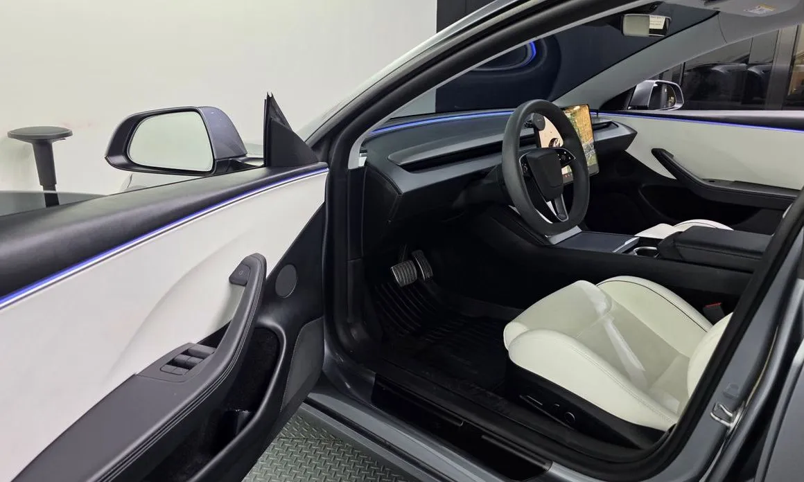Tesla Model 3 2024 из KR, фото 10