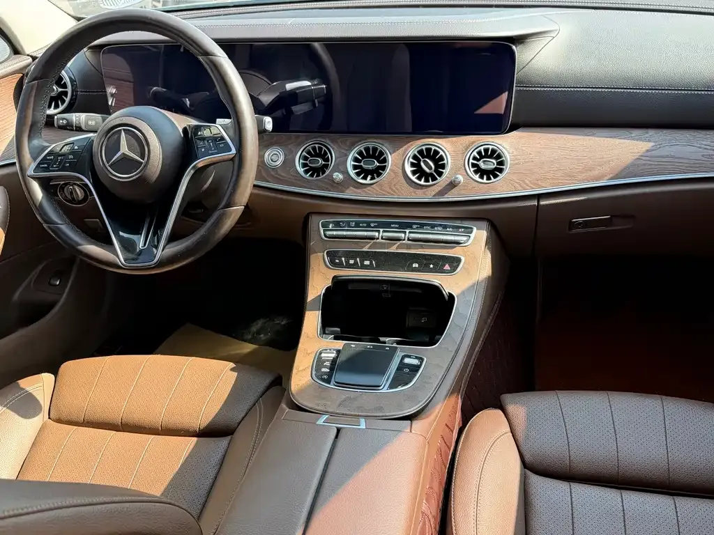 Mercedes-Benz E-Class — фото 10