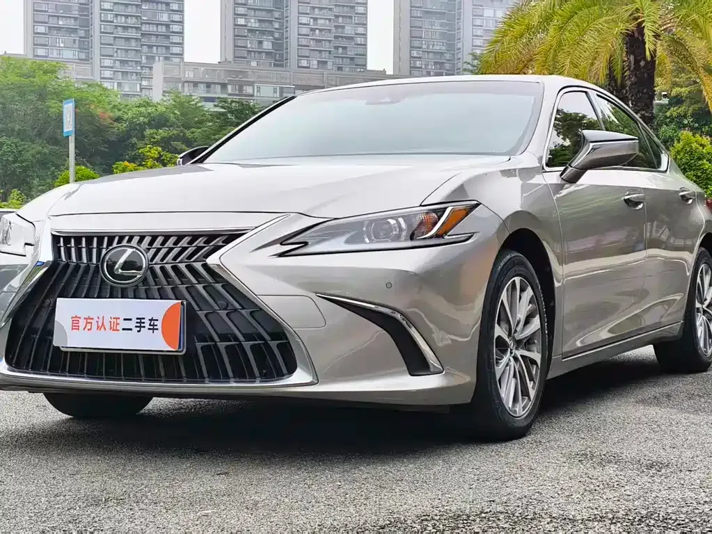 Lexus ES — фото 1