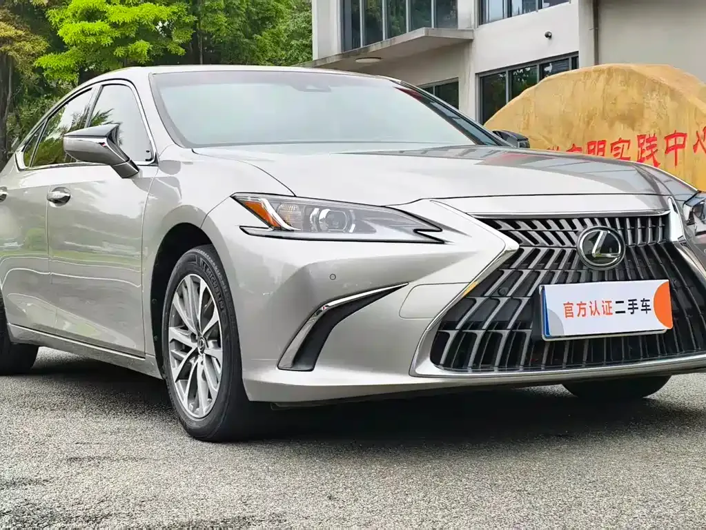 Lexus ES — фото 7