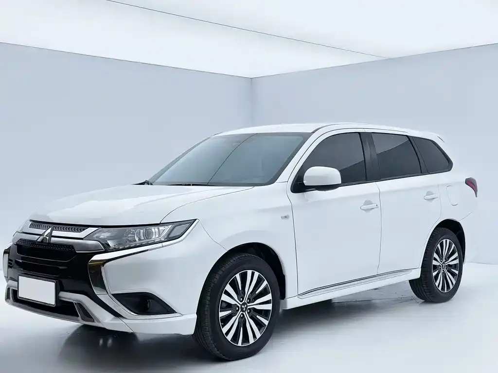 Mitsubishi Outlander — фото 1