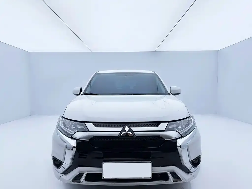 Mitsubishi Outlander — фото 10